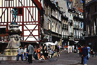 place_francois_rude.jpg (24894 octets)